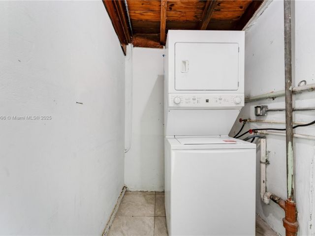 Продажа дома по адресу 1243 NW 42nd St - фото 6204457