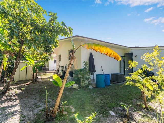 Продажа дома по адресу 1243 NW 42nd St - фото 6204459