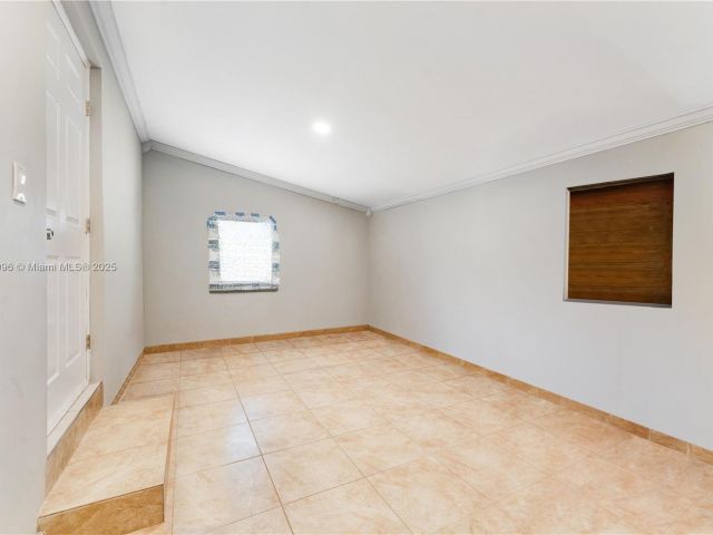 Продажа дома по адресу 1243 NW 42nd St - фото 6204460