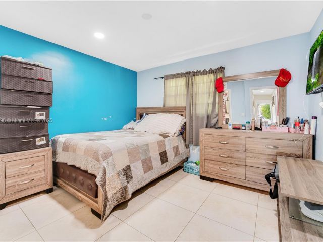 Продажа дома по адресу 1243 NW 42nd St - фото 6204463