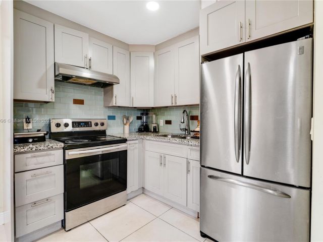 Продажа дома по адресу 1243 NW 42nd St - фото 6204467