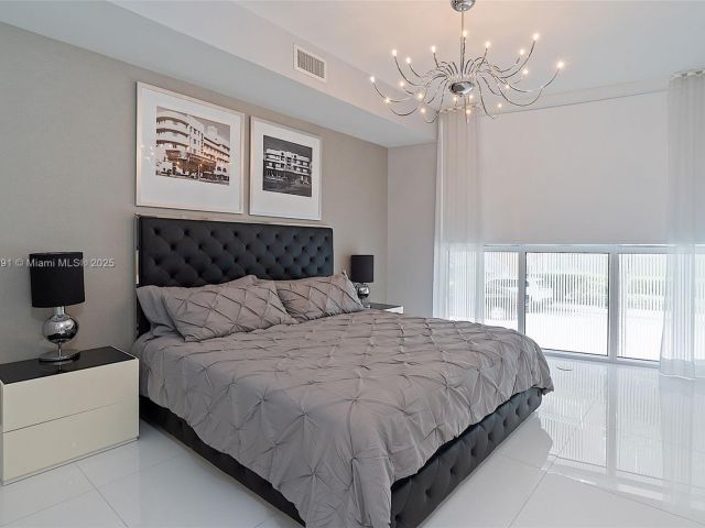 Продажа дома по адресу 2020 N Bayshore Dr TH 104 - фото 5655930