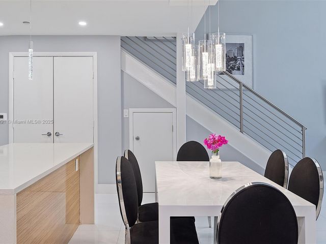 Продажа дома по адресу 2020 N Bayshore Dr TH 104 - фото 5655933