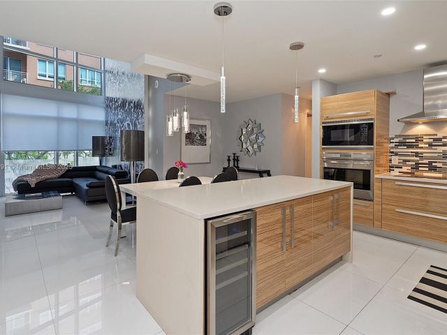 Продажа дома по адресу 2020 N Bayshore Dr TH 104 - фото 5655936