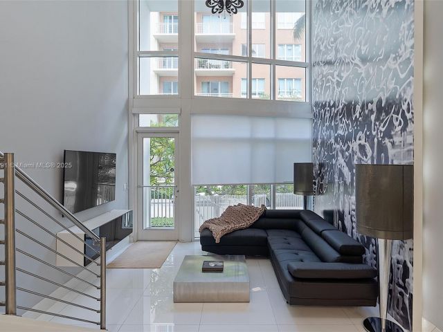 Продажа дома по адресу 2020 N Bayshore Dr TH 104 - фото 5655940