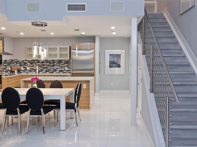 Продажа дома по адресу 2020 N Bayshore Dr TH 104 - фото 5655941