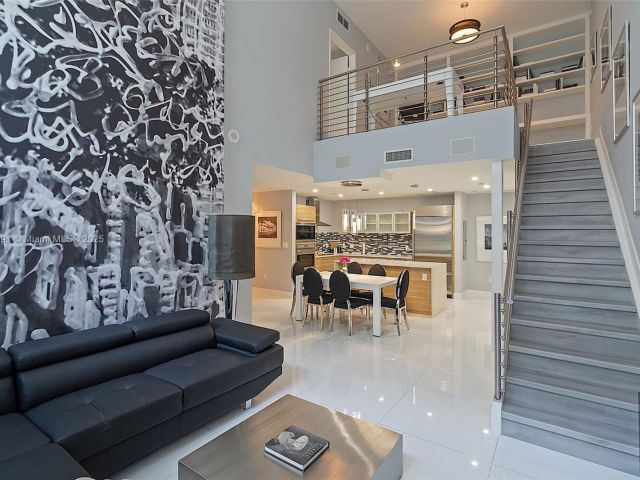 Продажа дома по адресу 2020 N Bayshore Dr TH 104 - фото 5655944