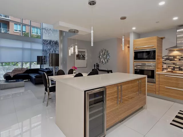 Продажа дома по адресу 2020 N Bayshore Dr TH 104 - фото 5655936