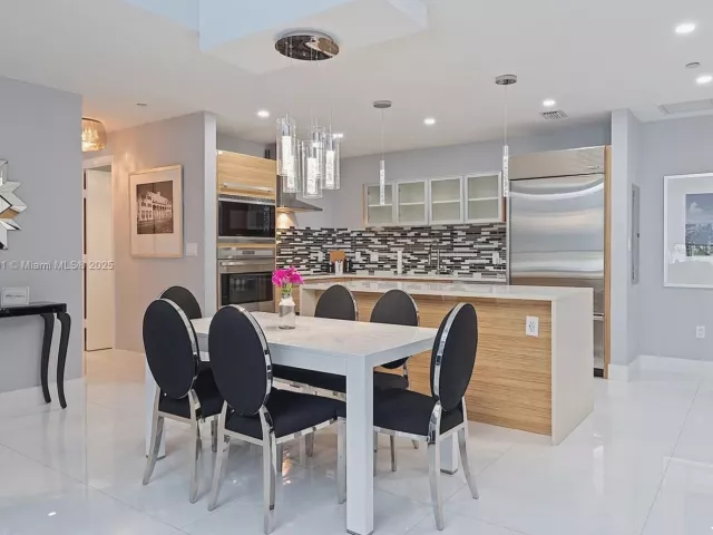 Продажа дома по адресу 2020 N Bayshore Dr TH 104 - фото 5655938