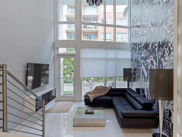 Продажа дома по адресу 2020 N Bayshore Dr TH 104 - фото 5655940