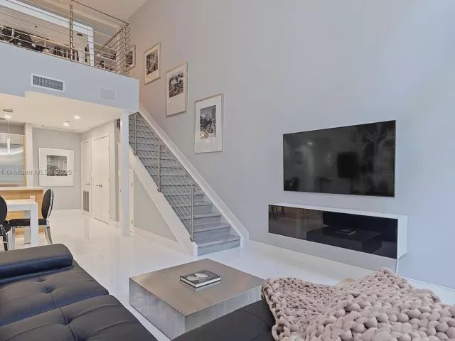 Продажа дома по адресу 2020 N Bayshore Dr TH 104 - фото 5655942