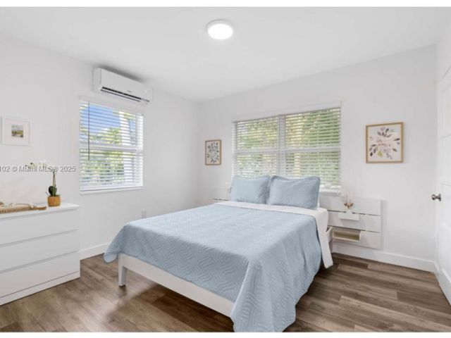 Продажа дома по адресу 7836 NE Bayshore Ct - фото 5730148