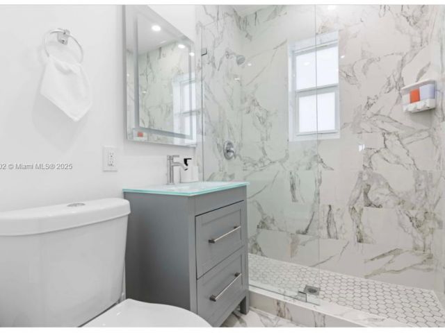 Продажа дома по адресу 7836 NE Bayshore Ct - фото 5730150