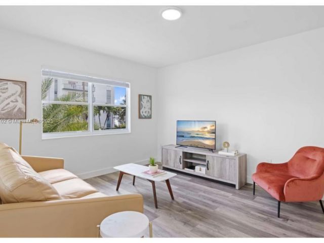 Продажа дома по адресу 7836 NE Bayshore Ct - фото 5730151