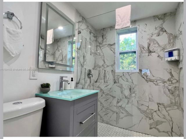 Продажа дома по адресу 7836 NE Bayshore Ct - фото 5730153