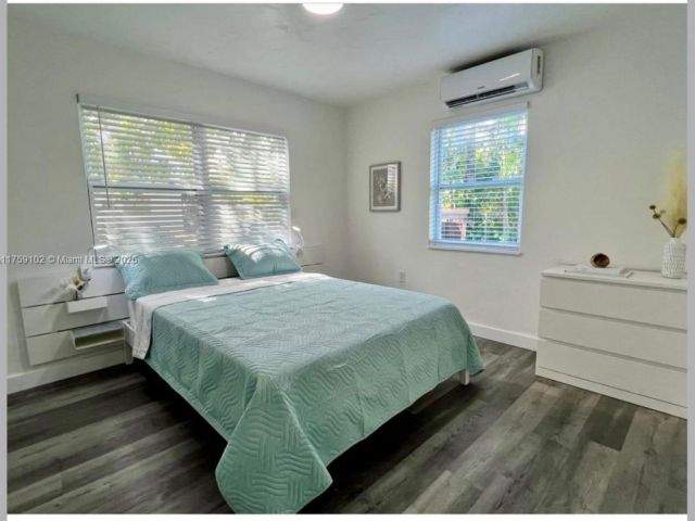 Продажа дома по адресу 7836 NE Bayshore Ct - фото 5730155