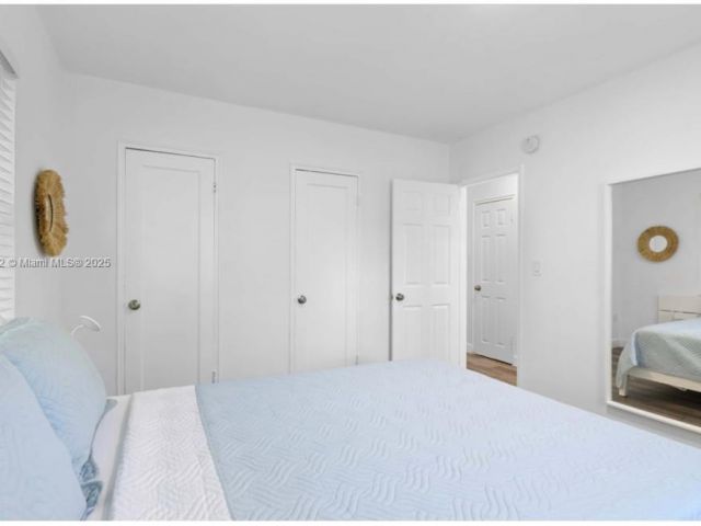 Продажа дома по адресу 7836 NE Bayshore Ct - фото 5730157