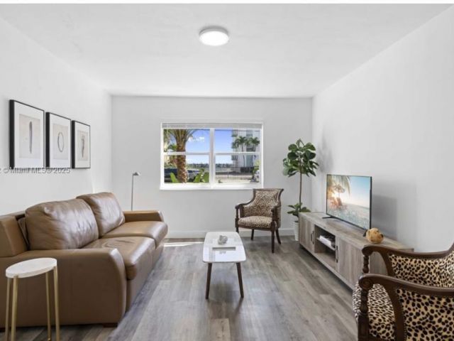 Продажа дома по адресу 7836 NE Bayshore Ct - фото 5730160