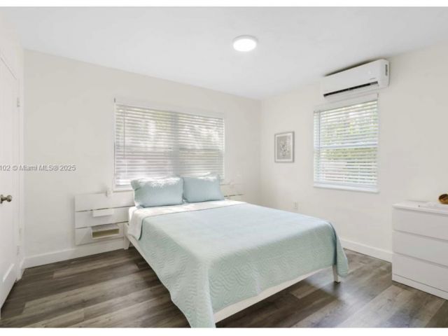 Продажа дома по адресу 7836 NE Bayshore Ct - фото 5730161