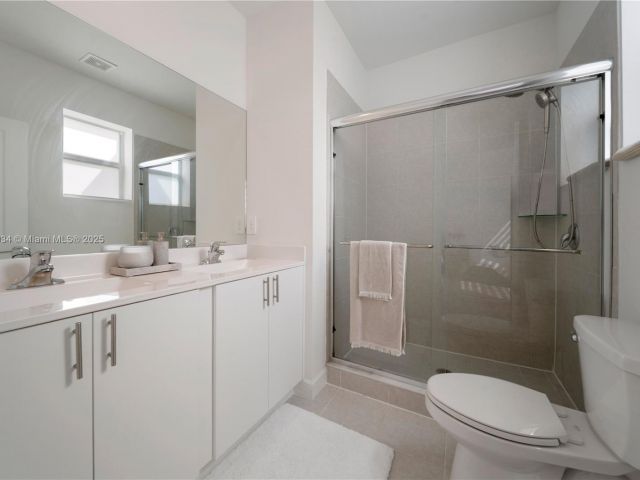 Продажа дома по адресу 26431 SW 148th Ave - фото 5598317