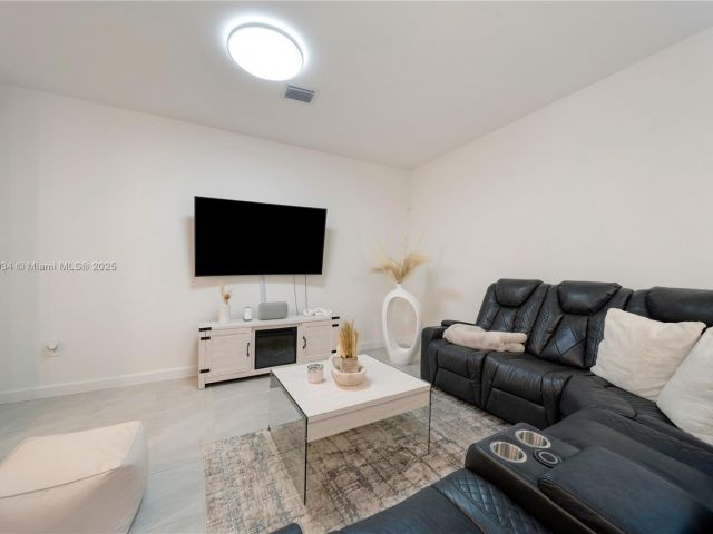 Продажа дома по адресу 26431 SW 148th Ave - фото 5598321