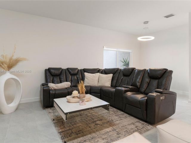 Продажа дома по адресу 26431 SW 148th Ave - фото 5598322