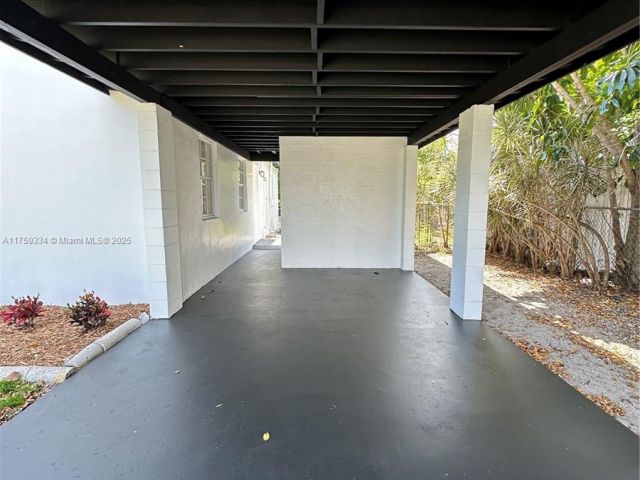 Продажа дома по адресу 580 NW 194th Ter - фото 5740025