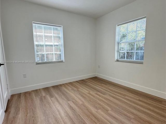 Продажа дома по адресу 580 NW 194th Ter - фото 5740028