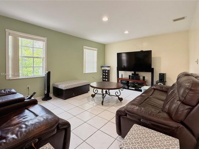 Продажа дома по адресу 20520 SW 124th Pl - фото 5794445