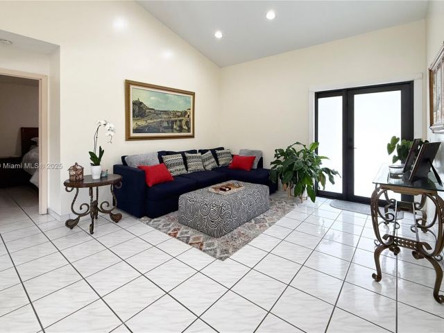 Продажа дома по адресу 20520 SW 124th Pl - фото 5794452