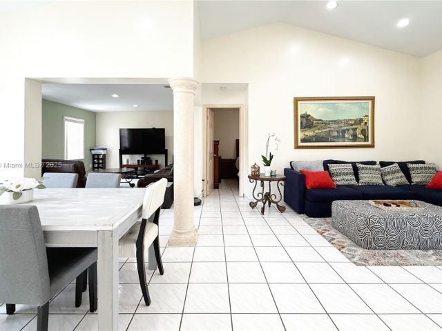 Продажа дома по адресу 20520 SW 124th Pl - фото 5794453