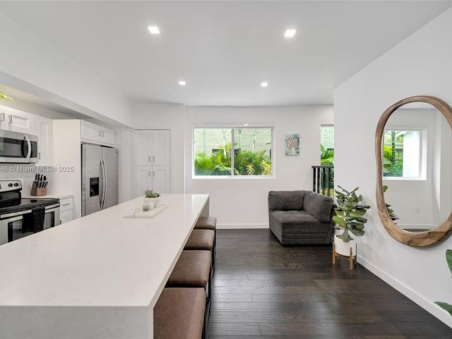 Дом в аренду по адресу 1745 SW 10th St - фото 6111657