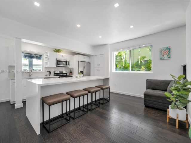 Дом в аренду по адресу 1745 SW 10th St - фото 6111658