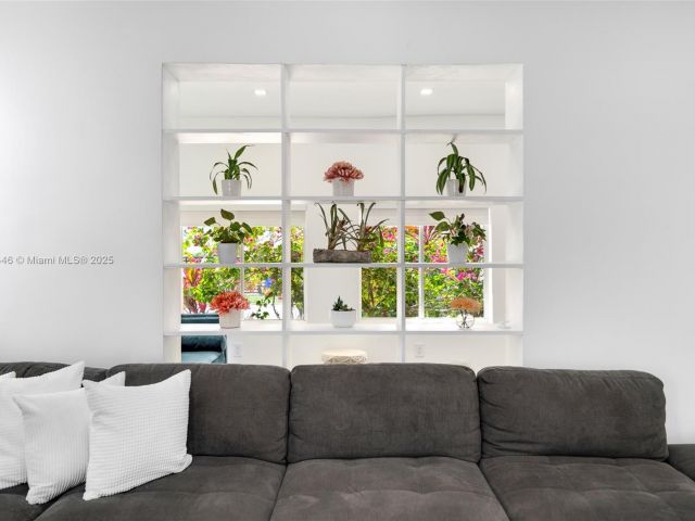 Дом в аренду по адресу 1745 SW 10th St - фото 6111659