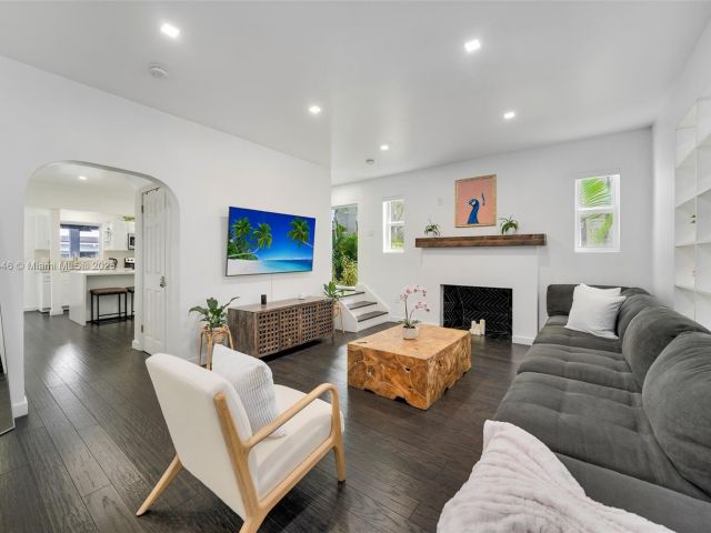 Дом в аренду по адресу 1745 SW 10th St - фото 6111661