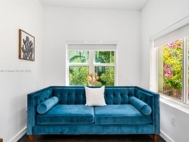 Дом в аренду по адресу 1745 SW 10th St - фото 6111663