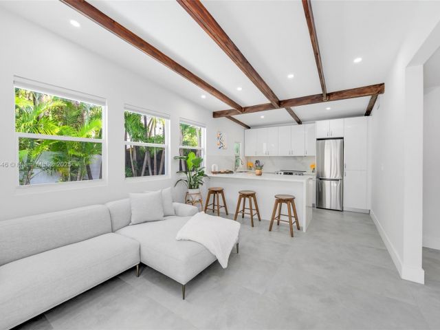 Дом в аренду по адресу 1745 SW 10th St - фото 6111665