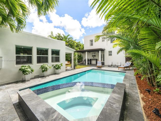 Дом в аренду по адресу 1745 SW 10th St - фото 6111667