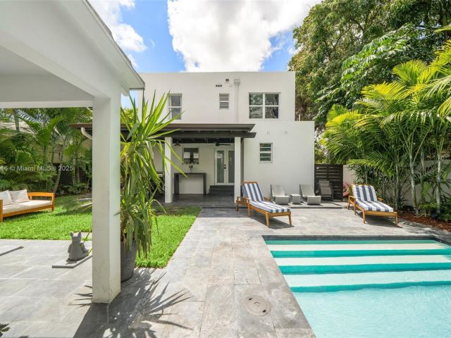 Дом в аренду по адресу 1745 SW 10th St - фото 6111668