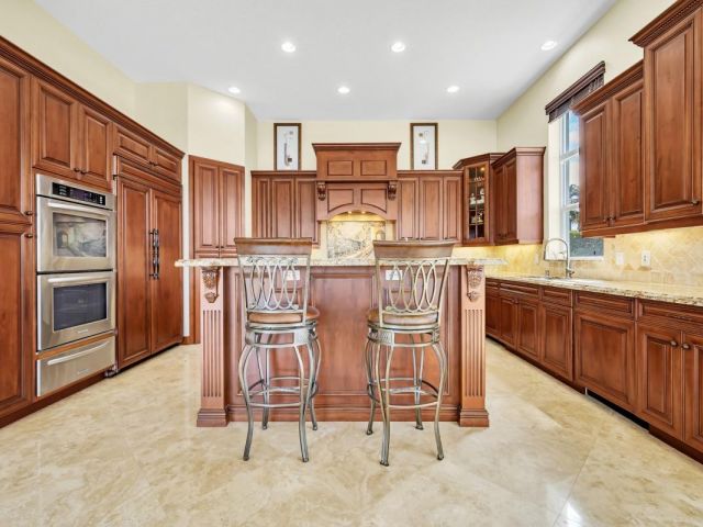 Продажа дома по адресу 1261 NE 27th Way - фото 5710356