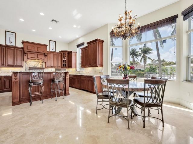 Продажа дома по адресу 1261 NE 27th Way - фото 5710357