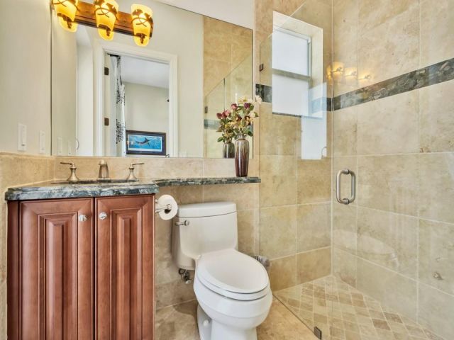 Продажа дома по адресу 1261 NE 27th Way - фото 5710362