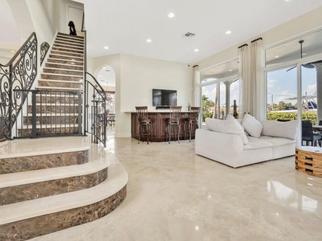 Продажа дома по адресу 1261 NE 27th Way - фото 5710367