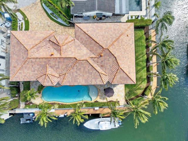 Продажа дома по адресу 1261 NE 27th Way - фото 5710370