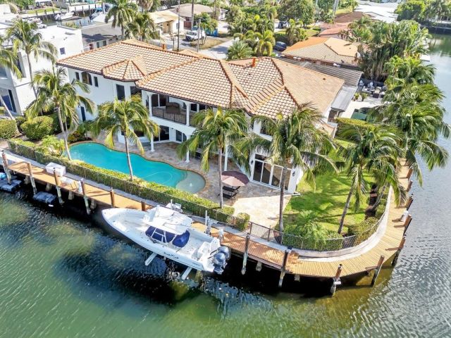 Продажа дома по адресу 1261 NE 27th Way - фото 5710372