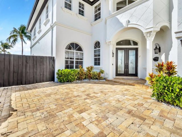 Продажа дома по адресу 1261 NE 27th Way - фото 5710374