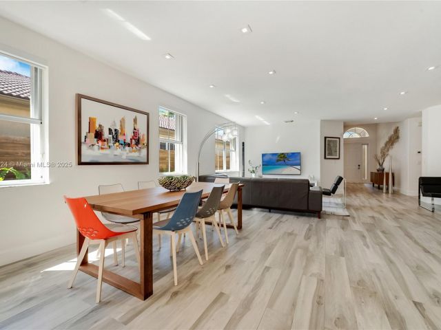 Продажа дома по адресу 8527 NW 111th Ct - фото 5705480