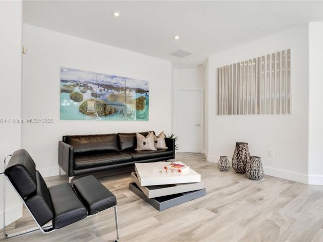 Продажа дома по адресу 8527 NW 111th Ct - фото 5705481