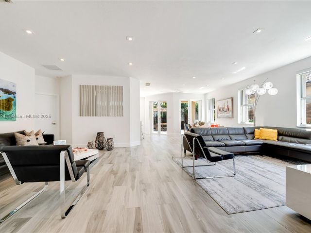 Продажа дома по адресу 8527 NW 111th Ct - фото 5705482