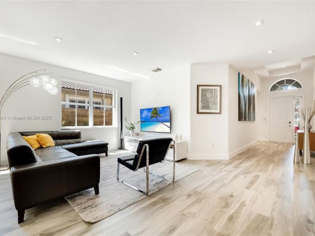 Продажа дома по адресу 8527 NW 111th Ct - фото 5705483